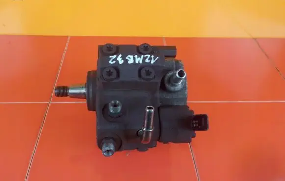 Land Rover Discovery 3 - LR3 Fuel injection high pressure pump 7H2Q9B395CE