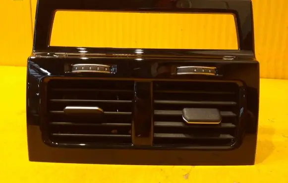 Rear air vent grill
