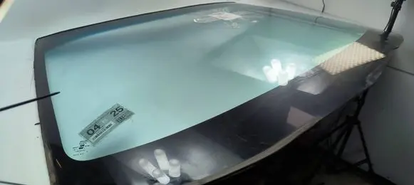 Chevrolet Corvette Front windscreen/windshield window 