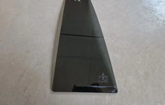 Mitsubishi Pajero Sport I Rear vent window glass 