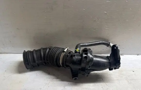 Nissan Qashqai Air intake duct part 165761844R