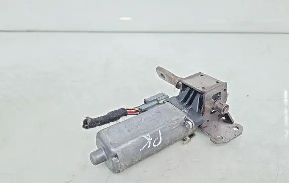 Volvo V70 Seat adjustment motor 0390203219