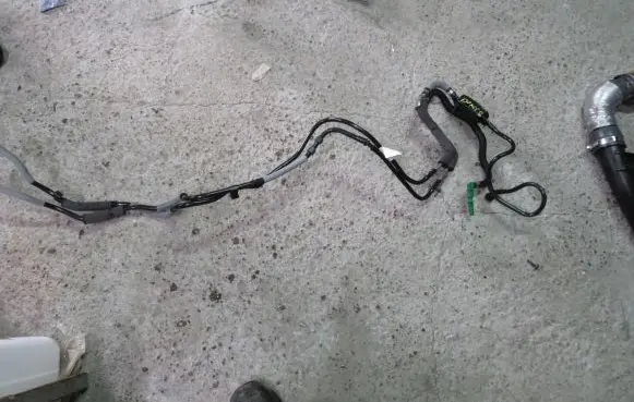 Renault Espace V (RFC) Fuel line pipe