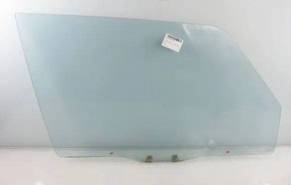 Mitsubishi Pajero Front door window glass four-door 
