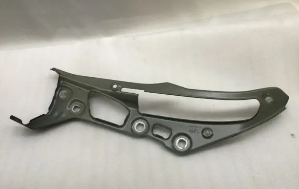 BMW 2 Active Tourer U06 Fender mounting bracket 8737127