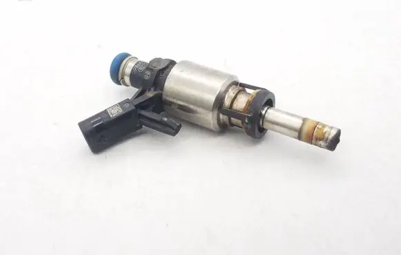 Volkswagen Jetta VI Fuel injector 06A906036C 0261500149