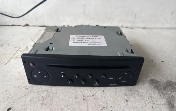 Renault Trafic II (X83) Radio/CD/DVD/GPS head unit 8200633634 8200633634T