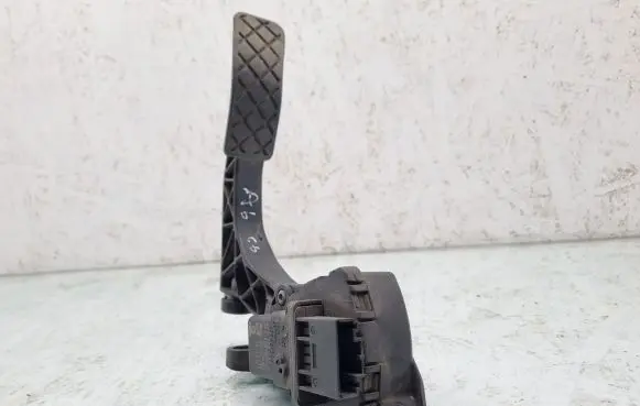 Audi A6 S6 C6 4F Accelerator throttle pedal 4F1723523B