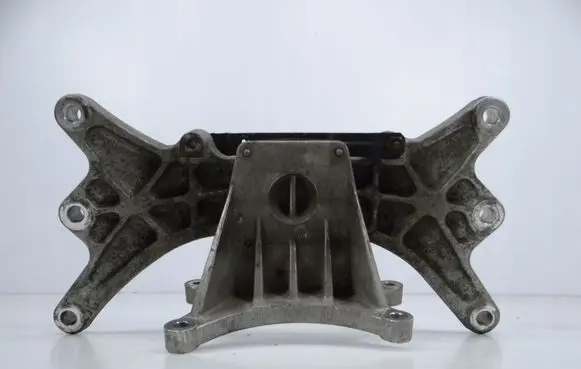 Maserati Ghibli Gearbox mounting bracket 670001738