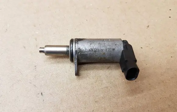 Audi A5 8T 8F Camshaft vanos timing valve 06H103697A C271362302 11051602009B