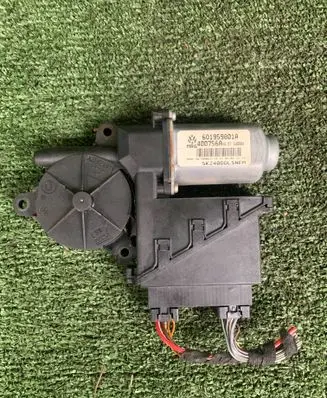 Skoda Fabia Mk1 (6Y) Front door window regulator motor 6Q1959801A 400756A SK240DDLSNFM