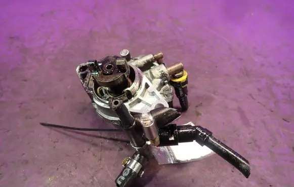 Opel Corsa D Vacuum pump 