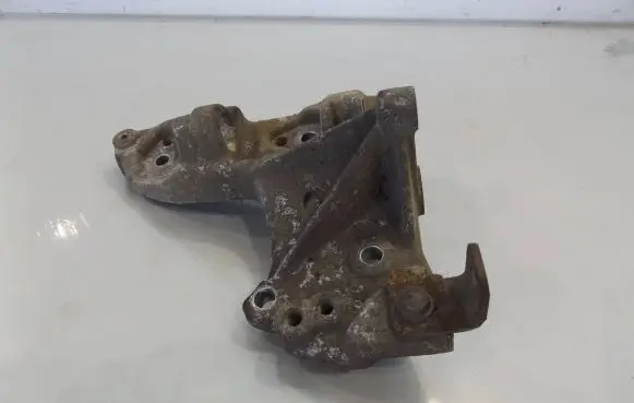 Citroen C3 Engine mounting bracket