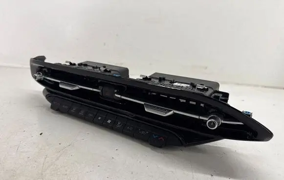 Dodge Hornet Climate control unit 01561717710 01561724120