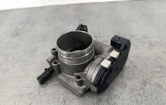 Volkswagen PASSAT B5.5 Throttle body valve 