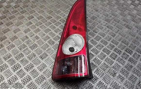 Renault Espace IV Rear/tail lights 8200027153