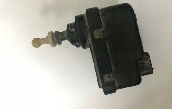 Opel Senator B Headlight level adjustment motor 0132008307