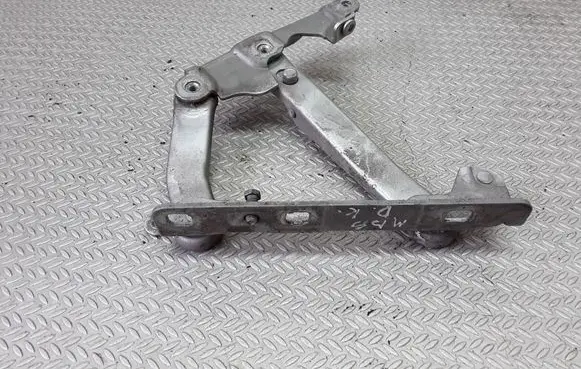 Engine bonnet/hood hinges