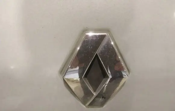 Renault Scenic II - Grand scenic II Manufacturer badge logo/emblem 