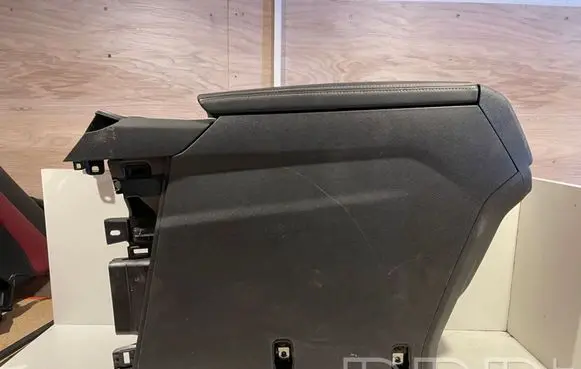 Peugeot 5008 Armrest