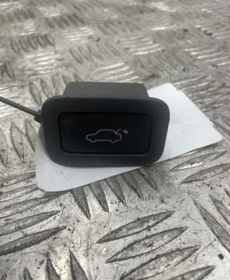 Volvo XC60 Tailgate/boot open switch button 31264960AA