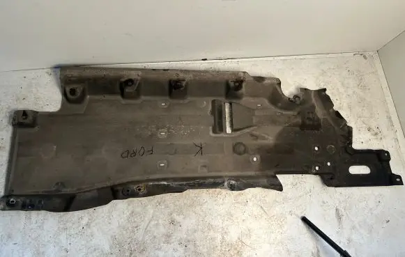 Mercedes-Benz C AMG W204 Side bottom protection A2046100708
