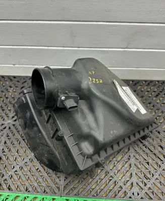BMW 6 G32 Gran Turismo Air filter box 7643301