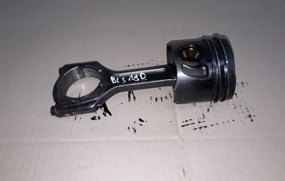 Cadillac BLS Piston with connecting rod 664