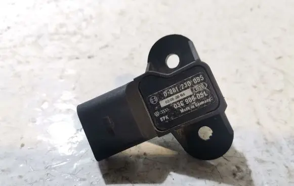 Volkswagen Golf V Air pressure sensor 0261230095 03G906051