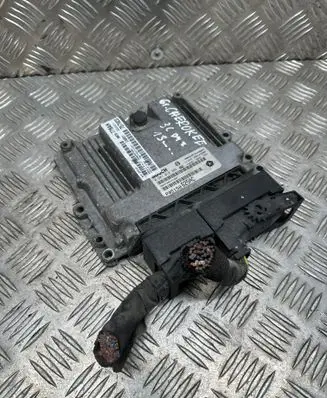 Jeep Grand Cherokee Engine control unit/module 0281018384 P05150625AC