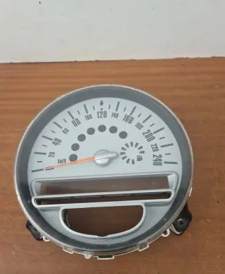 Mini One - Cooper Clubman R55 Speedometer (instrument cluster) 9136195 C00210663 BM508011