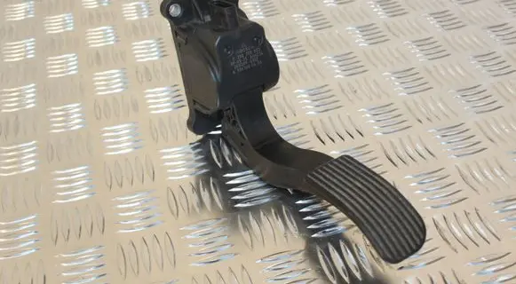 Mercedes-Benz Sprinter W906 Accelerator throttle pedal 9063000404 A9063000404
