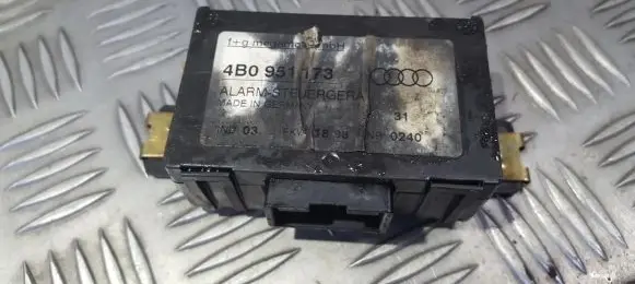 Audi A4 S4 B5 8D Alarm control unit/module 4B0951173