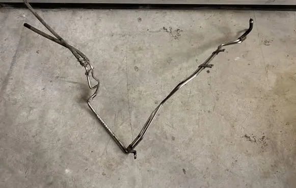 Volvo S60 Fuel line pipe