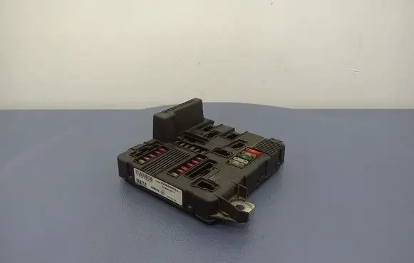 Renault Megane II Fuse box set 8200306033