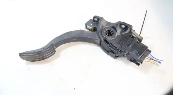 Volvo V70 Accelerator throttle pedal