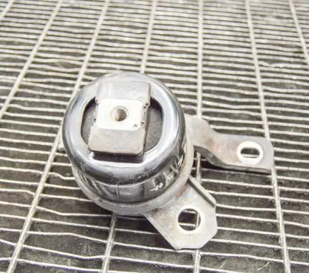 Volvo XC60 Engine mount bracket 31330135