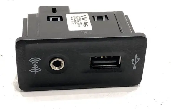 Volkswagen Golf VII USB socket connector 5G0035222C