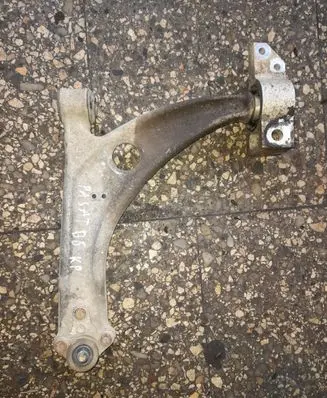 Volkswagen PASSAT B6 Front lower control arm/wishbone