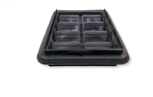 Jeep Cherokee Quarter panel pressure vent 