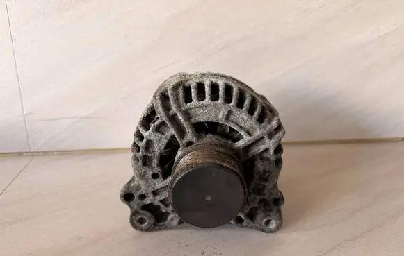Volkswagen Jetta VI Generator/alternator 06F903023F