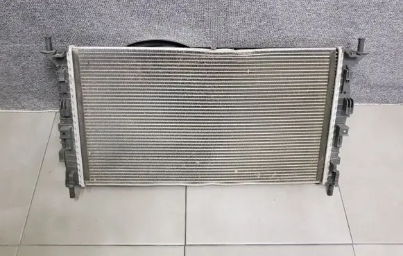 Ford Focus Intercooler radiator 3M5H8C607RH