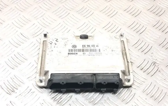 Volkswagen Golf V Engine control unit/module 1039S04563 036906032AG 0261208589