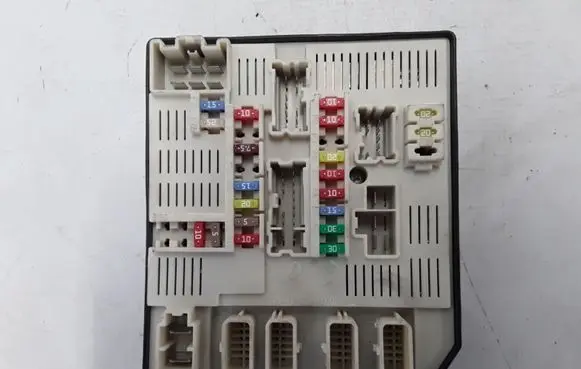 Renault Laguna III Fuse module 284B60012R