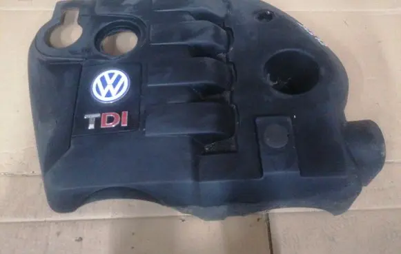 Volkswagen PASSAT B5.5 Engine cover (trim) 038103925