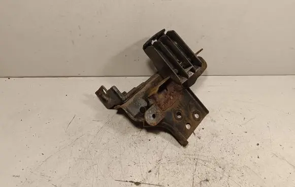 Nissan Navara D40 Front bumper mounting bracket