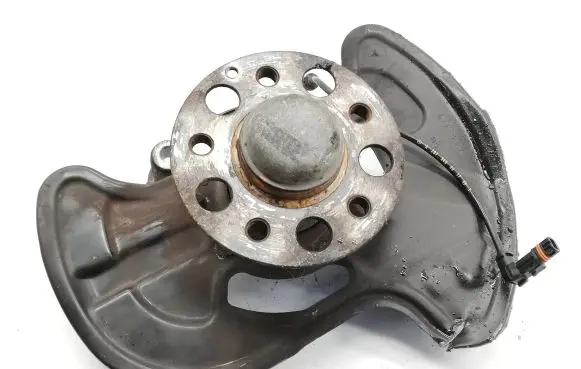 Mercedes-Benz E C207 W207 Front wheel hub A2044202544