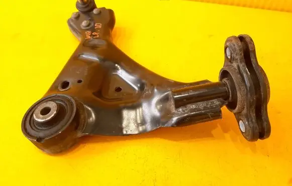 Mercedes-Benz V Class W447 Front lower control arm/wishbone