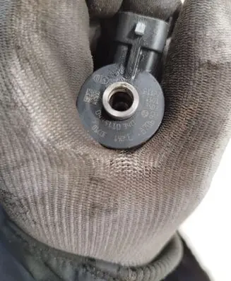 Fuel injector