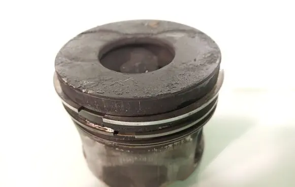 Opel Zafira B Piston 93178375
